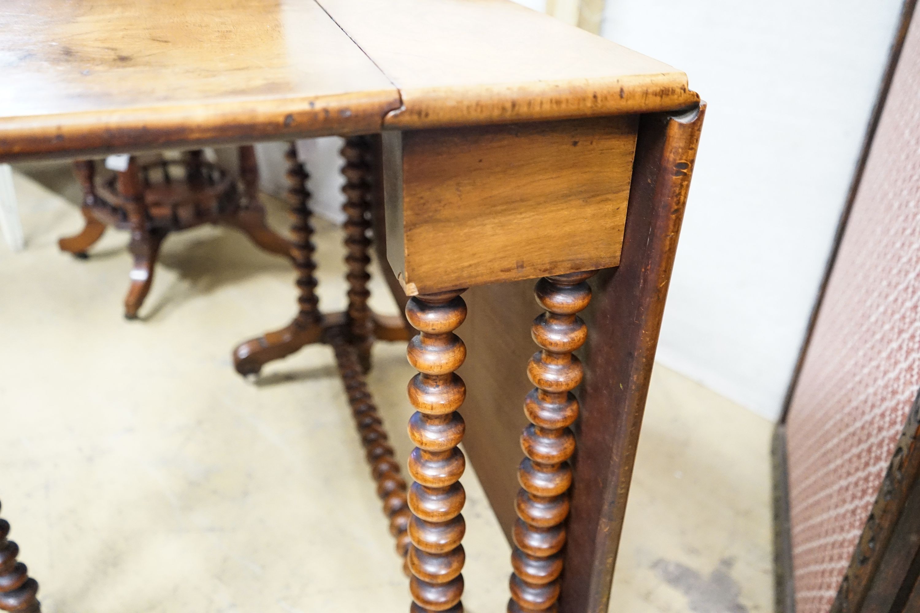 A Victorian figured walnut Sutherland table on bobbin turned under frame, length 120cm extended, width 90cm, height 75cm